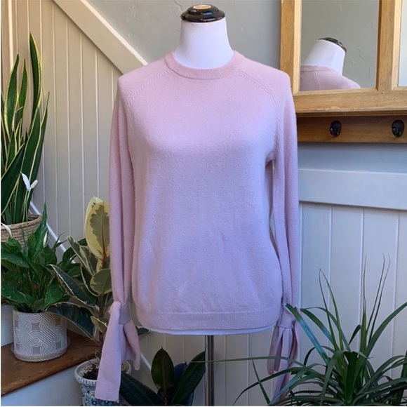 Neiman Marcus 100% Cashmere Crewneck Sweater in Pale Pink - Picture 6 of 11